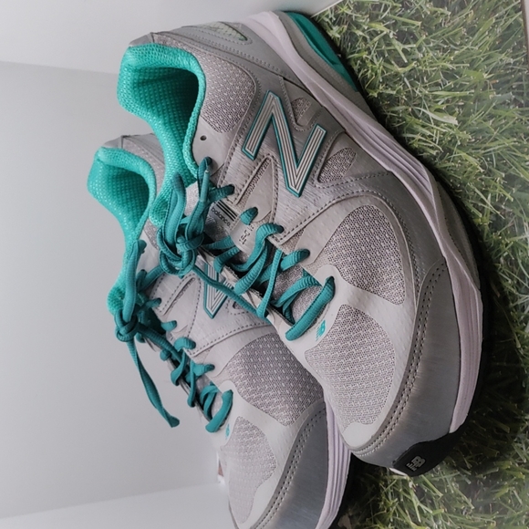 Woman New Balance 1540v2 Shoes - Picture 6 of 10